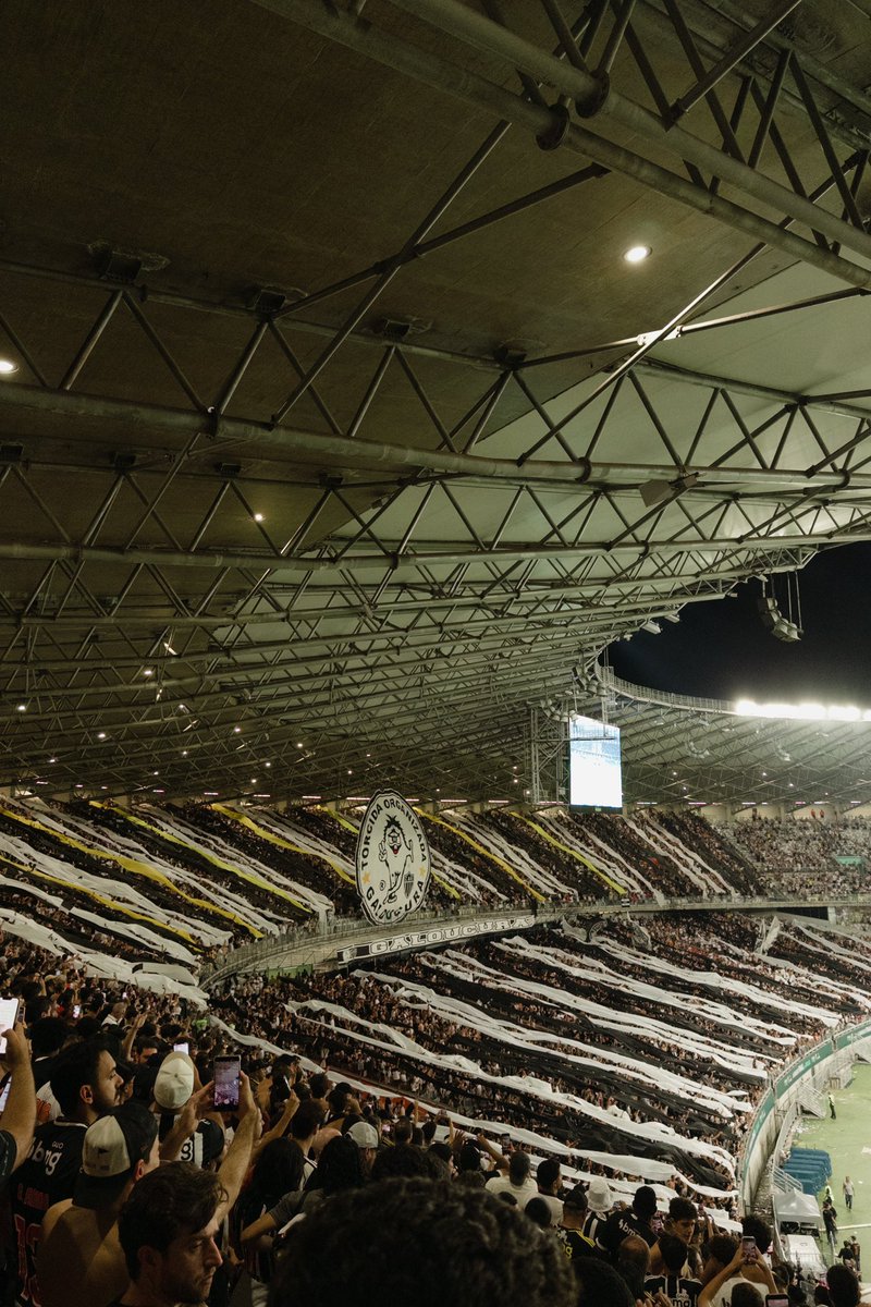 ThiagoScap's tweet photo. Logística realizada pra final do Mineiro, a vitória não veio mas o trabalho e ajuda na arquibancada foi feita com o máximo de raça e empenho. Agradeço demais a galera que sempre me ajuda, sem esssa turma nada disso seria possível. 
.
@coletivo1908 https://t.co/9mmEk2SPyg