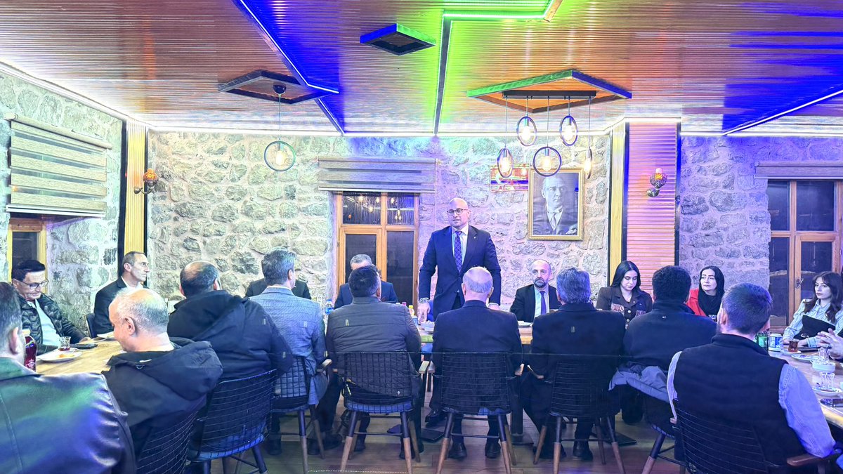 KayaZeydin's tweet photo. 📍 Hakkâri | Çukurca

✅ Kardeşlik Vefa Ve İftarı Programı

AK Parti Genel Merkez MKYK Üyemiz Sn. Cihad Terzioğlu, İlçe Başkanımız Sn. Hüseyin Yılmaz, Belediye Başkanımız Sn. Nazmi Demir, İlçe Kadın Kolları Başkanımız Sn. Esra Seven, teşkilat mensuplarımız ve muhtarlarımızla birlikte Çukurca Vefa ve Kardeşlik İftarı Programı’nda hemşehrilerimizle bir araya geldik.

Ramazan’ın bereketini ve kardeşlik iklimini aynı sofrada paylaşmanın mutluluğunu yaşadık.
İlçemizin talep ve sorunları üzerine istişarelerde bulunduk.

Rabbim birlik ve beraberliğimizi daim eylesin.

@RTErdogan
@Akparti
@abuyukgumus
@MustafaAlkayis
@byildiz63