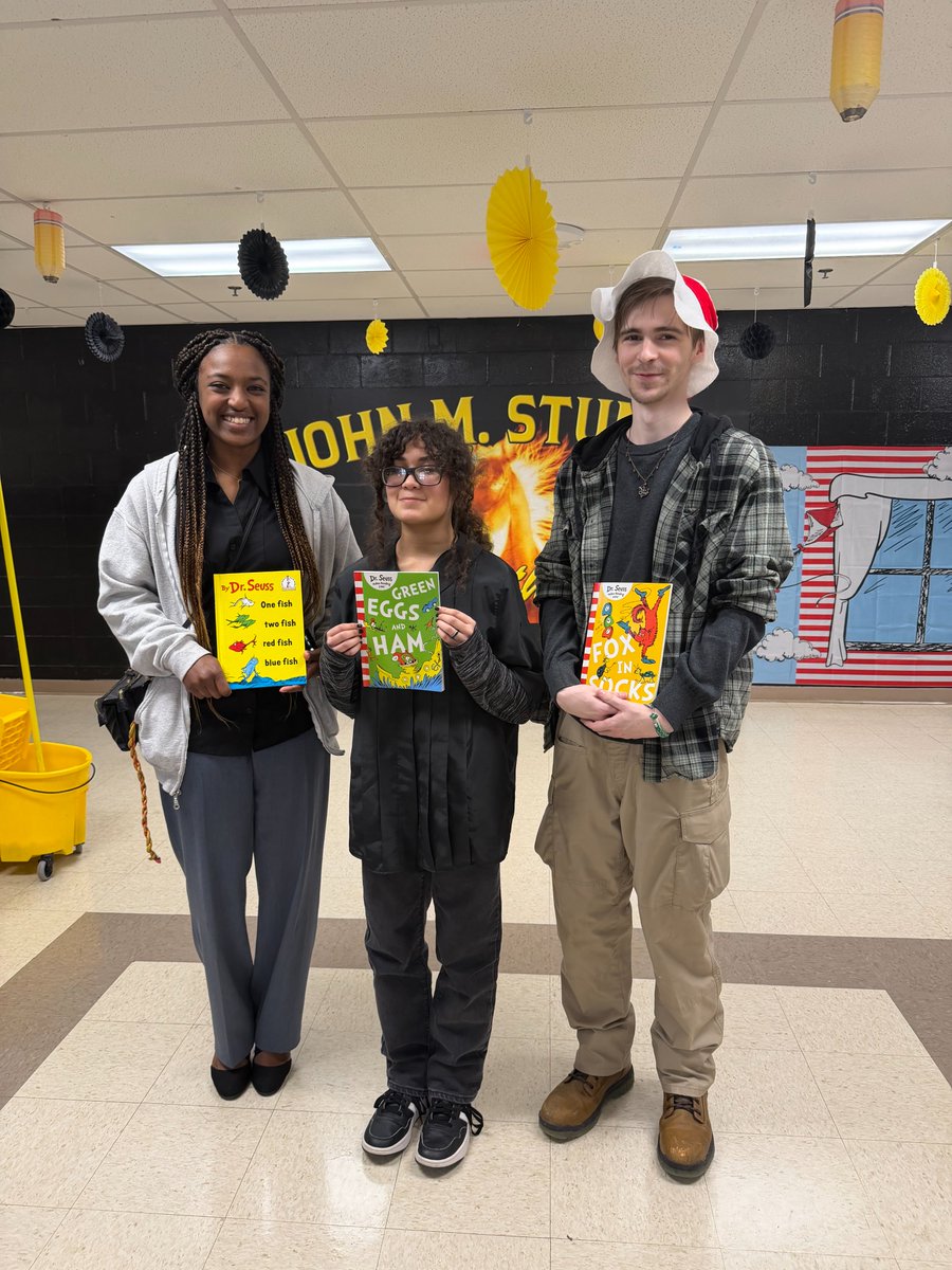 insights2004's tweet photo. Carl D. Perkins Job Corps students volunteered at John M. Stumbo Elementary. Students, Ava Sale, Jarron Smith, and Yalfal Baggett had the honor of reading Dr. Seuss books to different classes throughout the school. Great job giving back!
https://t.co/I7zWeeLZmG
@SchoolsFloyd https://t.co/yJFO4onVSx