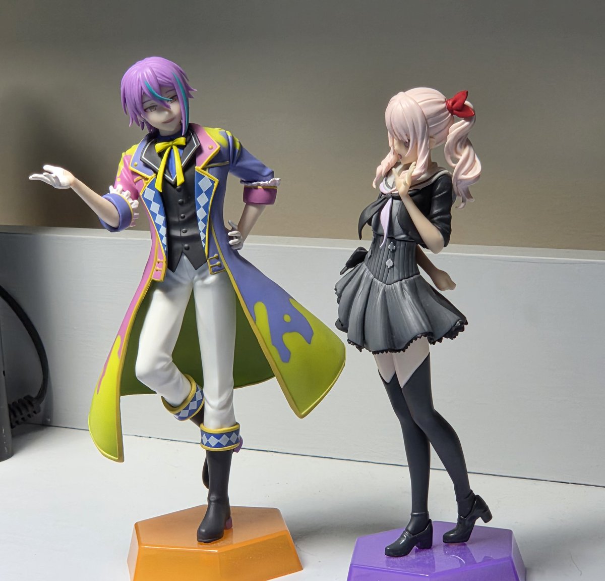 mangosandwichs's tweet photo. my absolute favorite thing about these figures is that they always look like theyre talking to each other, just chatting it out having a good time. everytime i look at them in my desk i wonder what are they scheming https://t.co/KHbGIykKNf
