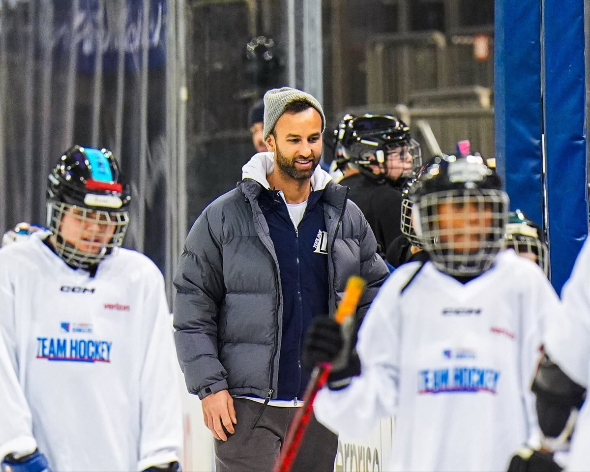 JuniorRangers's tweet photo. Ahead of @NYRangers Black History Night, players from our TEAM Hockey programs played at the @TheGarden, with a special appearance from Rangers alumni Boo Nieves! 🏒💙 https://t.co/Sf8mqrG2Fw