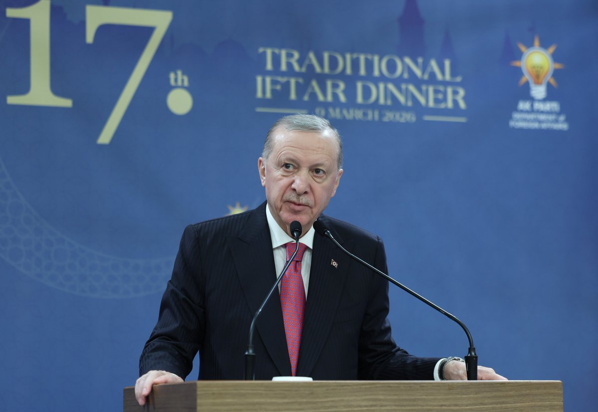 RTErdogan's tweet photo. AK Parti Genel Merkezimizde artık geleneksel hale gelen iftar buluşmamızın 17’ncisinde büyükelçiler ve diplomatik misyon temsilcileriyle bir araya geldik.

İftar soframızı teşrifleri için her bir misafirimize teşekkür ediyorum. https://t.co/4wa3cTxmUT