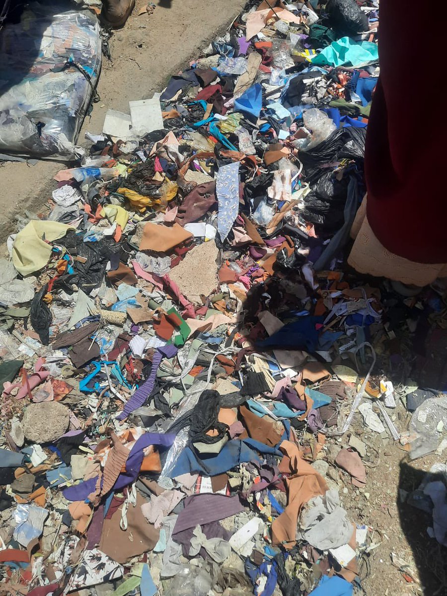 Sakasustainable's tweet photo. 📍Kwari Market, Kano

Every day, large volumes of textile waste from tailoring, fabric cutting, and garment production end up on the streets and open dumps.

What we see here is not just waste — it is a growing environmental challenge

These discarded textile materials can: https://t.co/zrYUFbFujY