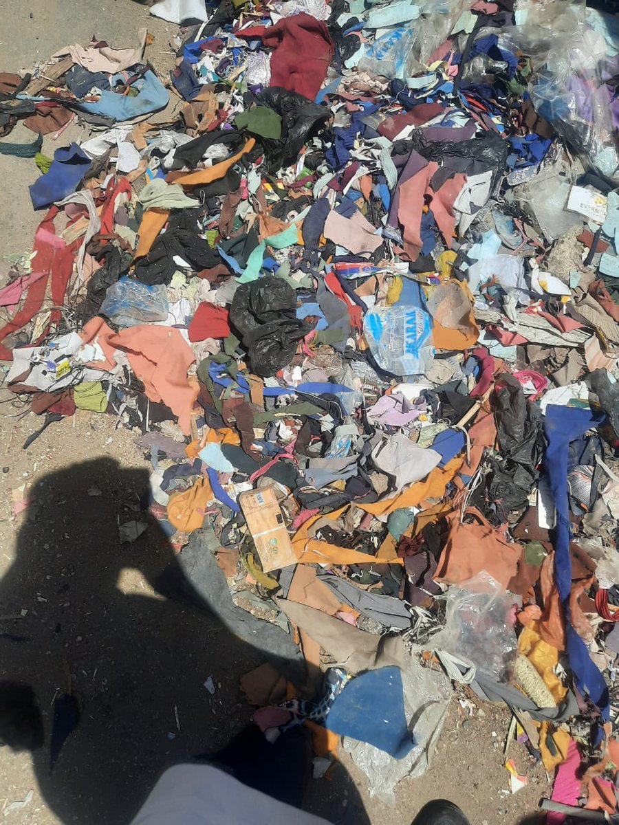 Sakasustainable's tweet photo. 📍Kwari Market, Kano

Every day, large volumes of textile waste from tailoring, fabric cutting, and garment production end up on the streets and open dumps.

What we see here is not just waste — it is a growing environmental challenge

These discarded textile materials can: https://t.co/zrYUFbFujY