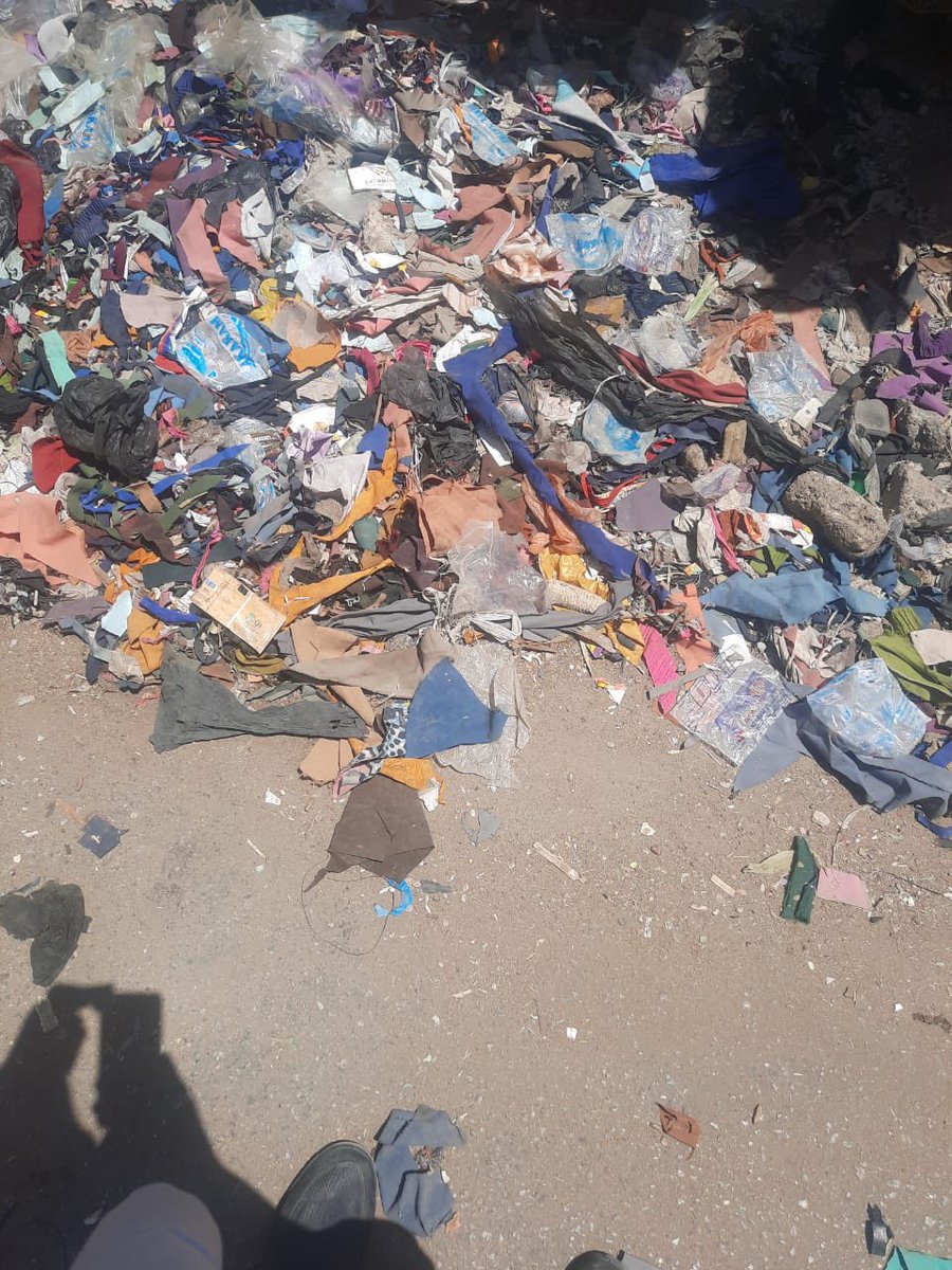 Sakasustainable's tweet photo. 📍Kwari Market, Kano

Every day, large volumes of textile waste from tailoring, fabric cutting, and garment production end up on the streets and open dumps.

What we see here is not just waste — it is a growing environmental challenge

These discarded textile materials can: https://t.co/zrYUFbFujY