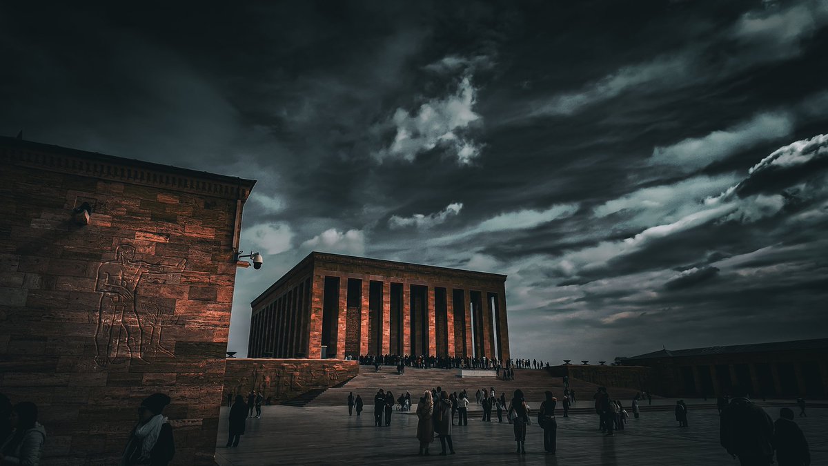 Son 8-10 senedir genelde İzmir ve Antalya arası git gel yapıyorum.. ama Ankara 'ya ne zaman gitsem çocukluk lise zamanları o grilik beni çekiyor.. bambaşka bir havası var.. En sevdiğim yer ise ekte mevcuttur..