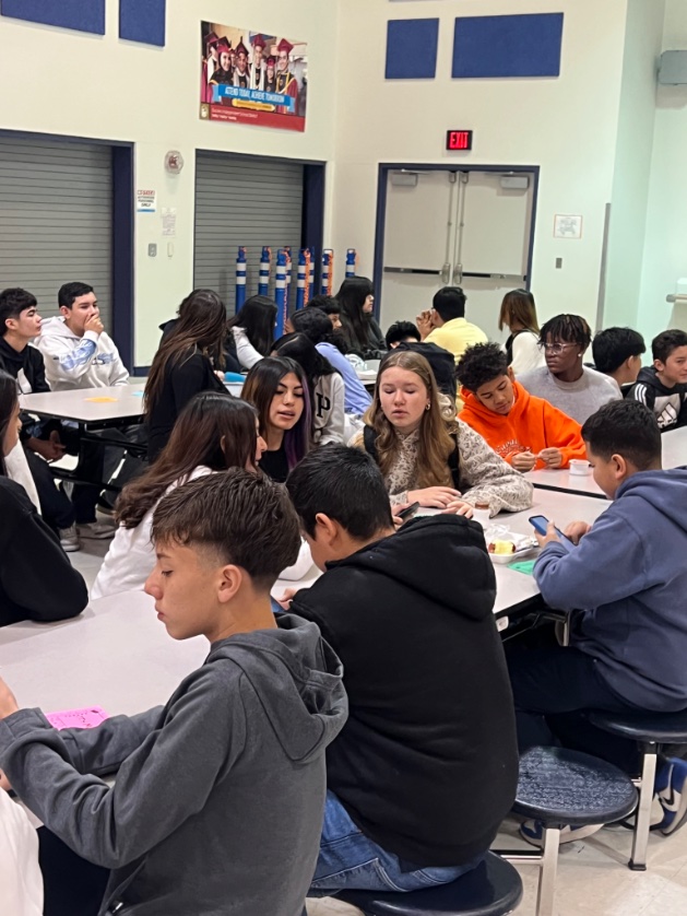 HERNANDO_MS's tweet image. Let our Cavalier Academy begin!  Many students came out today to learn, learn, learn!  Thank you students, parents, teachers, and staff!  #CHASING100