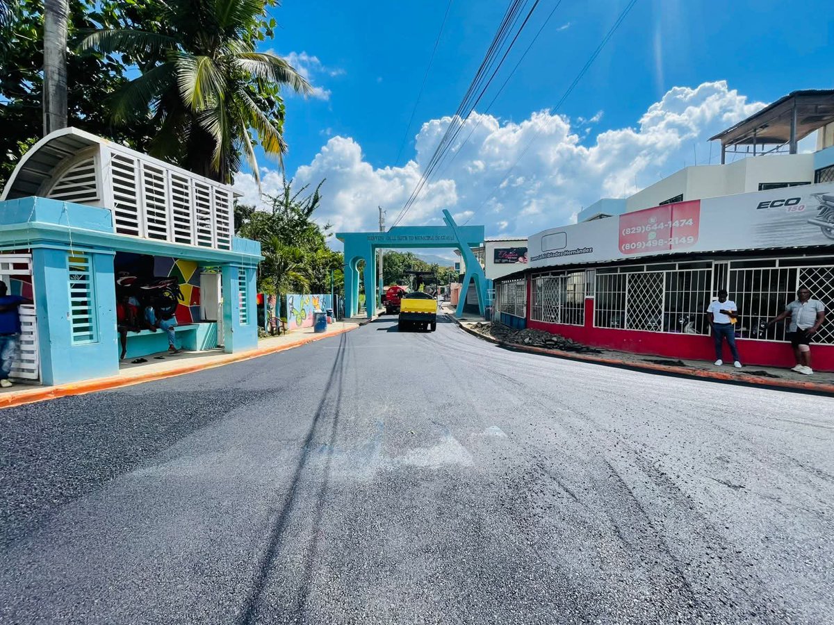 Creo que el presidente <a href="/luisabinader/">Luis Abinader</a> <a href="/EduardoEstrella/">Eduardo Estrella</a> deben venir a la provincia Elías Piña a entregar las calles asfaltadas y muy especial las del distrito municipal de Guayabo; son obras pequeñas pero de un valor incalculable <a href="/RDMOPC/">Ministerio de Obras Públicas y Comunicaciones</a> <a href="/PresidenciaRD/">Presidencia de la República Dominicana</a> <a href="/super7fm/">Super 7FM</a> <a href="/OlivoGust/">Gustavo Olivo</a>.