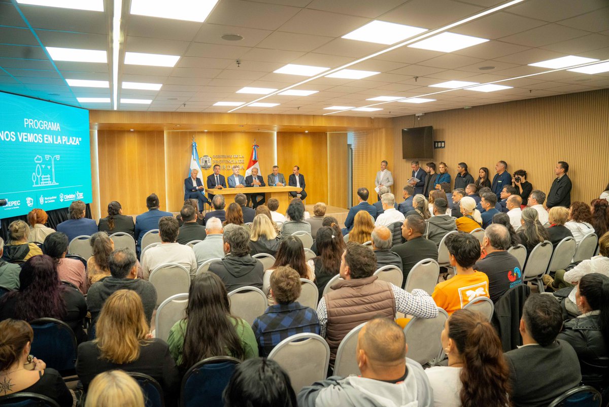 “NOS VEMOS EN LA PLAZA”: VAMOS A RESTAURAR 200 ESPACIOS VERDES DE LA CIUDAD

Presentamos una iniciativa conjunta entre la Provincia, la Municipalidad y EPEC para poner en valor 200 plazas de la ciudad. Esto implica la instalación de nuevo mobiliario, juegos, parquización, arreglo