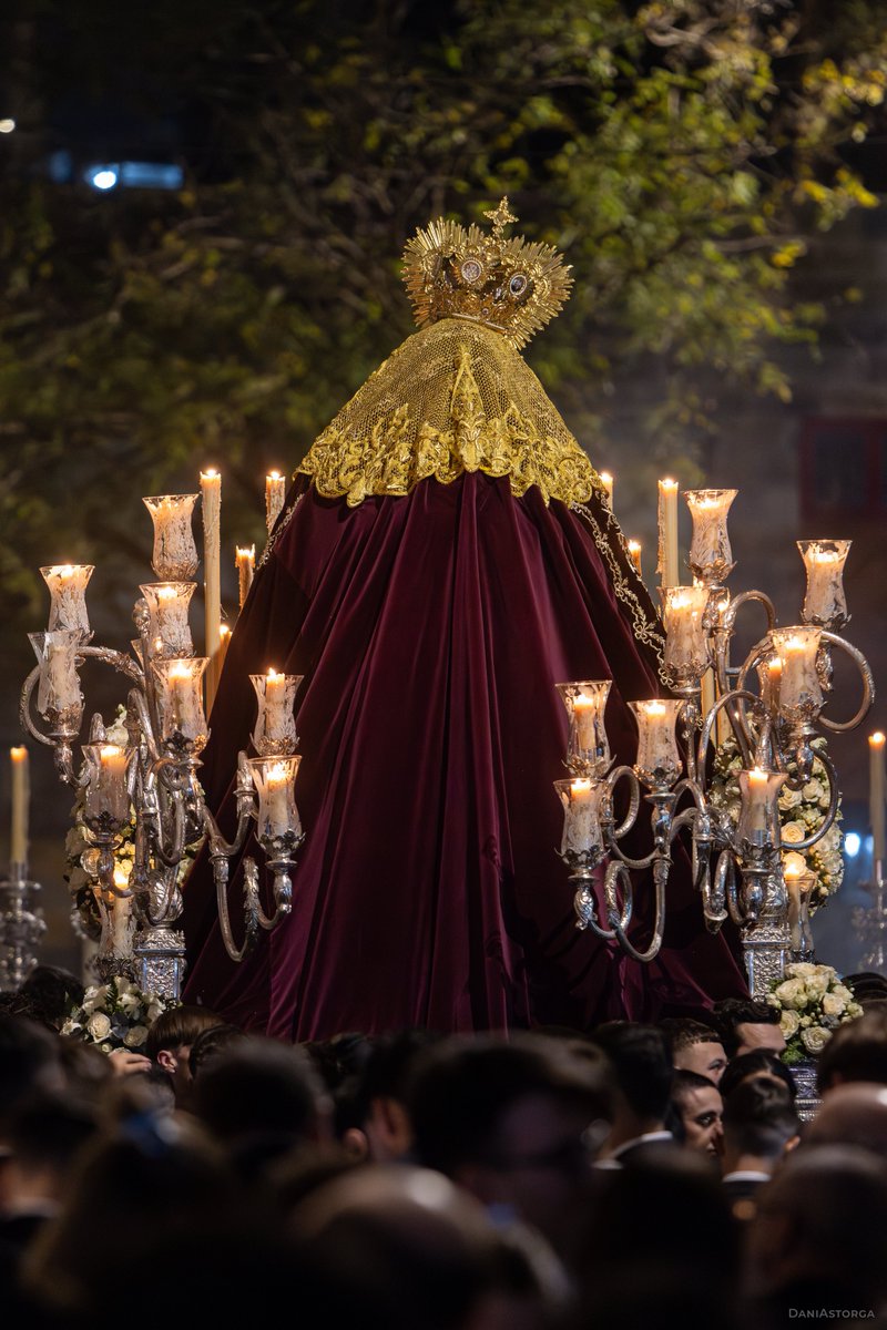 Valle | Primera Salida Procesional.

<a href="/valle_malaga/">Santa Mª del Valle</a> #CofradíasMLG 🧵(1/2)
