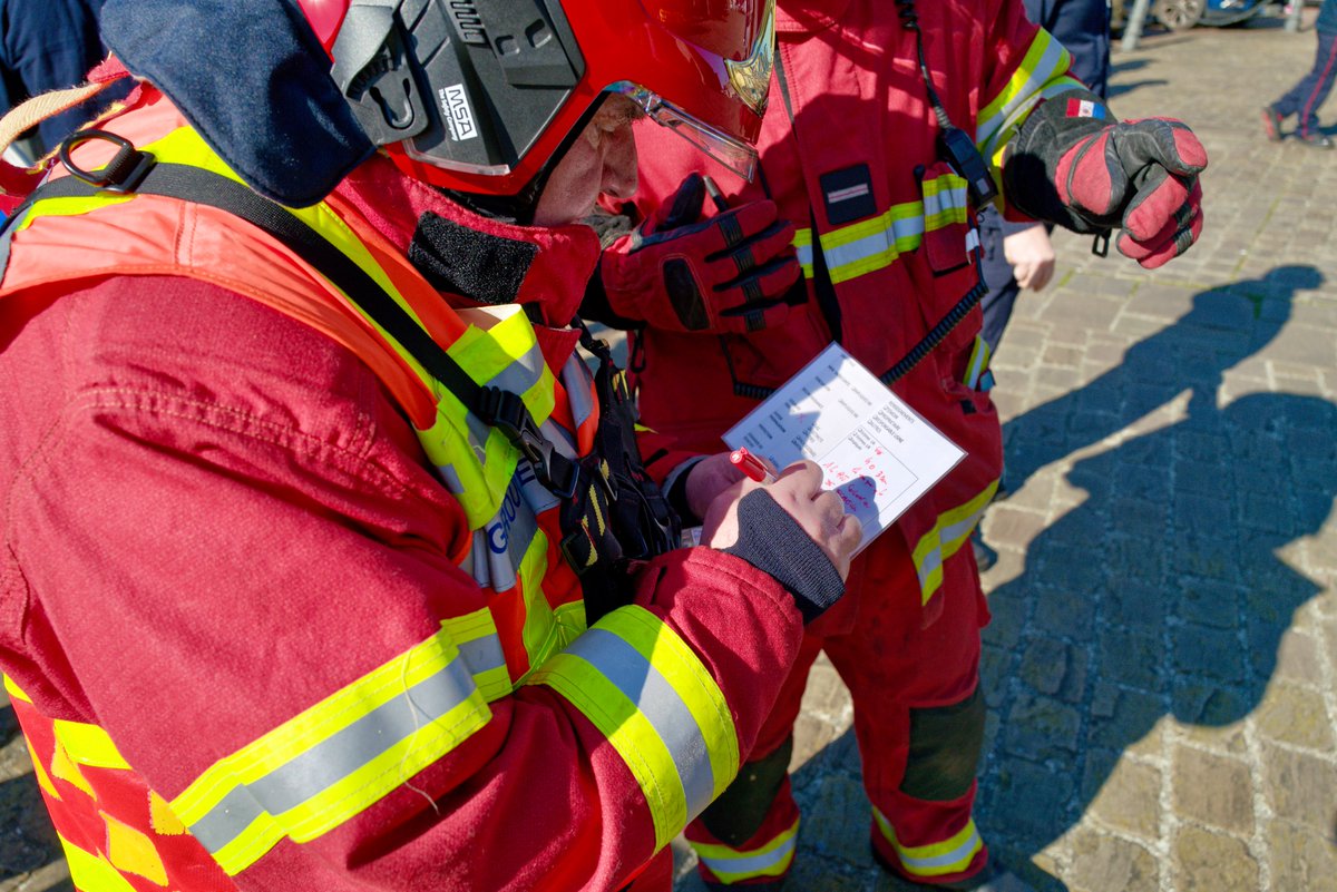 Pompiers60's tweet photo. #PSBC | Exercice à la cathédrale Notre-Dame de Noyon
Le SDIS de l’Oise organise chaque année cinq journées de formation en complément des exercices opérationnels, à destination de la chaîne de commandement, des chefs d’agrès et des équipiers. https://t.co/MNO8Wnysr4