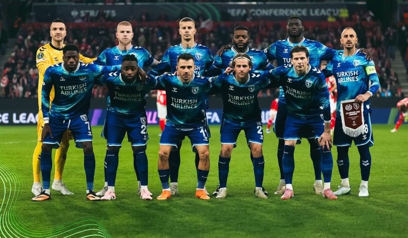 🇹🇷 HILO | Vamos a conocer de cerca la historia del Samsunspor, una de las sorpresas de esta #UECL.

El próximo rival del Rayo tiene un accidente de tráfico a sus espaldas, estaba en Tercera hace seis años y hoy se ilusiona en competición europea 👇🏻