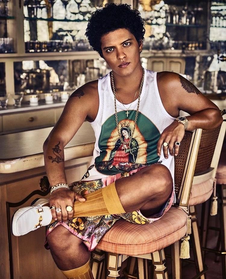 BrunoMarsAccess's tweet photo. Bruno Mars conseguiu pelo menos dois Top 5 na Billboard Hot 100 em TODAS as suas eras. https://t.co/5wu1OJXPO7