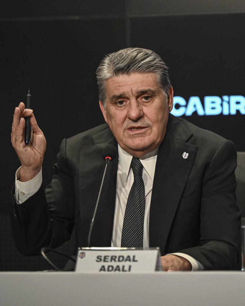 Serdal Adalı: "Artık kimse Beşiktaş'tan efendilik falan beklemesin. Ali Koç 7 sene uğraştı ama yapamadı. Senelerdir dile getirilen bir problem var. VAR'da bu kadar hata olur ve hep bu hatalar bize mi olur?!"