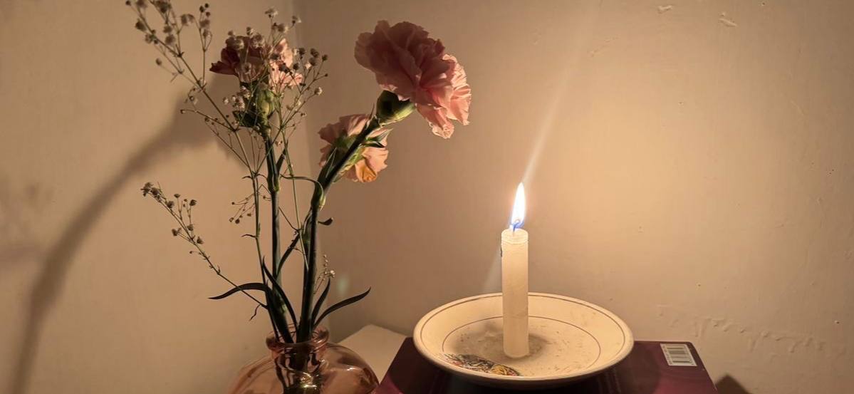 ٰسألته عائشة رضي الله عنها فقالت: 🌸
   يا رسول الله: إن وافقت ليلة القدر 
         فما أقول فيها قال: قولي : 
[ اللهم إنك عفو تحب العفو فاعف عني 🤍]