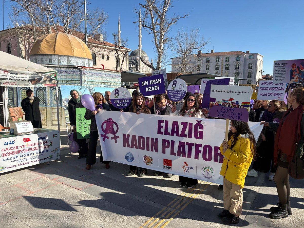 egitimsenelazig's tweet photo. 8 Mart Kadınların Uluslararası Birlik, Mücadele ve Dayanışma Gününde bileşeni olduğumuz Elazığ Kadın Platformu öncülüğünde alanlardaydık! Yaşasın kadın dayanışması!
Yaşasın kadınların özgürlük mücadelesi!
Jin, jîyan, azadî!
#8Mart #8March
#JinJiyanAzadî
@KESK1995 https://t.co/jUJuXRsLrU