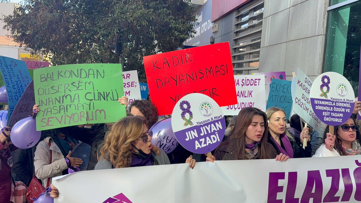 egitimsenelazig's tweet photo. 8 Mart Kadınların Uluslararası Birlik, Mücadele ve Dayanışma Gününde bileşeni olduğumuz Elazığ Kadın Platformu öncülüğünde alanlardaydık! Yaşasın kadın dayanışması!
Yaşasın kadınların özgürlük mücadelesi!
Jin, jîyan, azadî!
#8Mart #8March
#JinJiyanAzadî
@KESK1995 https://t.co/jUJuXRsLrU