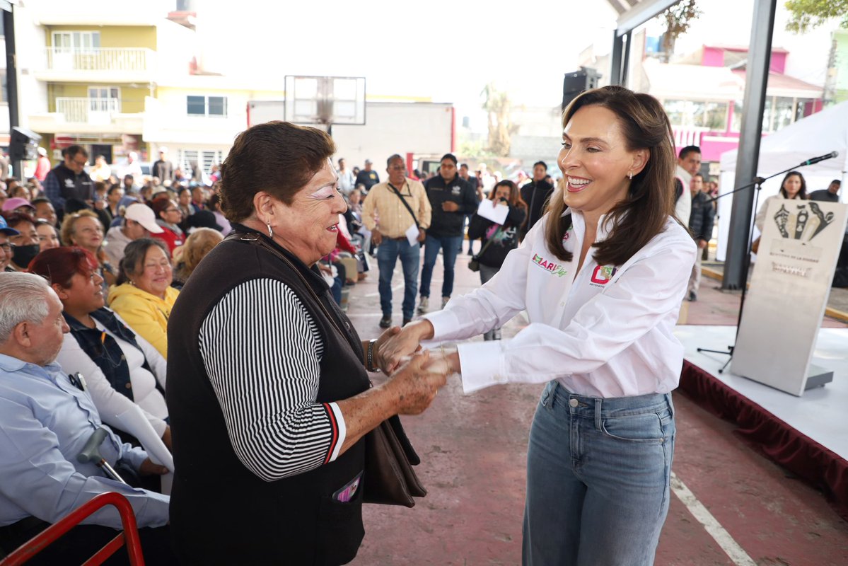 Llegamos a cada rincón de #PueblaCapital para apoyar a las familias.🩷🫂

En San Sebastián de Aparicio entregamos despensas con la presencia de nuestra presidenta, #MariElise y nuestro director general, <a href="/Chuy_CortesC/">Chuy_Cortes</a>, quienes acompañaron esta jornada de cercanía con la comunidad.