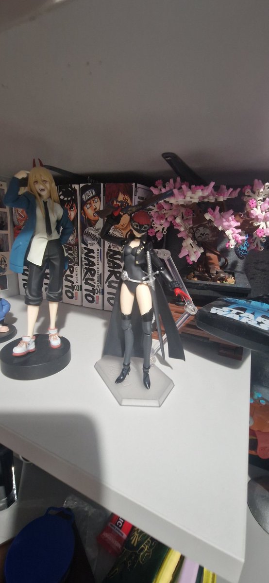 Its kinda embarrasing how much i spent on her but im glad, it was such a mess getting my hands on this ^^'