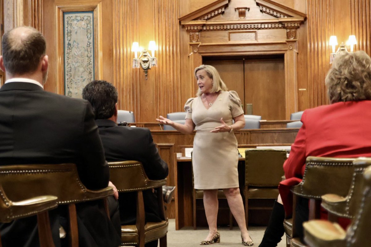 MOSenateGOP's tweet photo. Earlier today,  Congresswoman @RepAnnWagner met with our caucus to share an update from Washington DC. Thank you for your time today and for fighting for Missouri values, Congresswoman! https://t.co/aOfARAazEZ