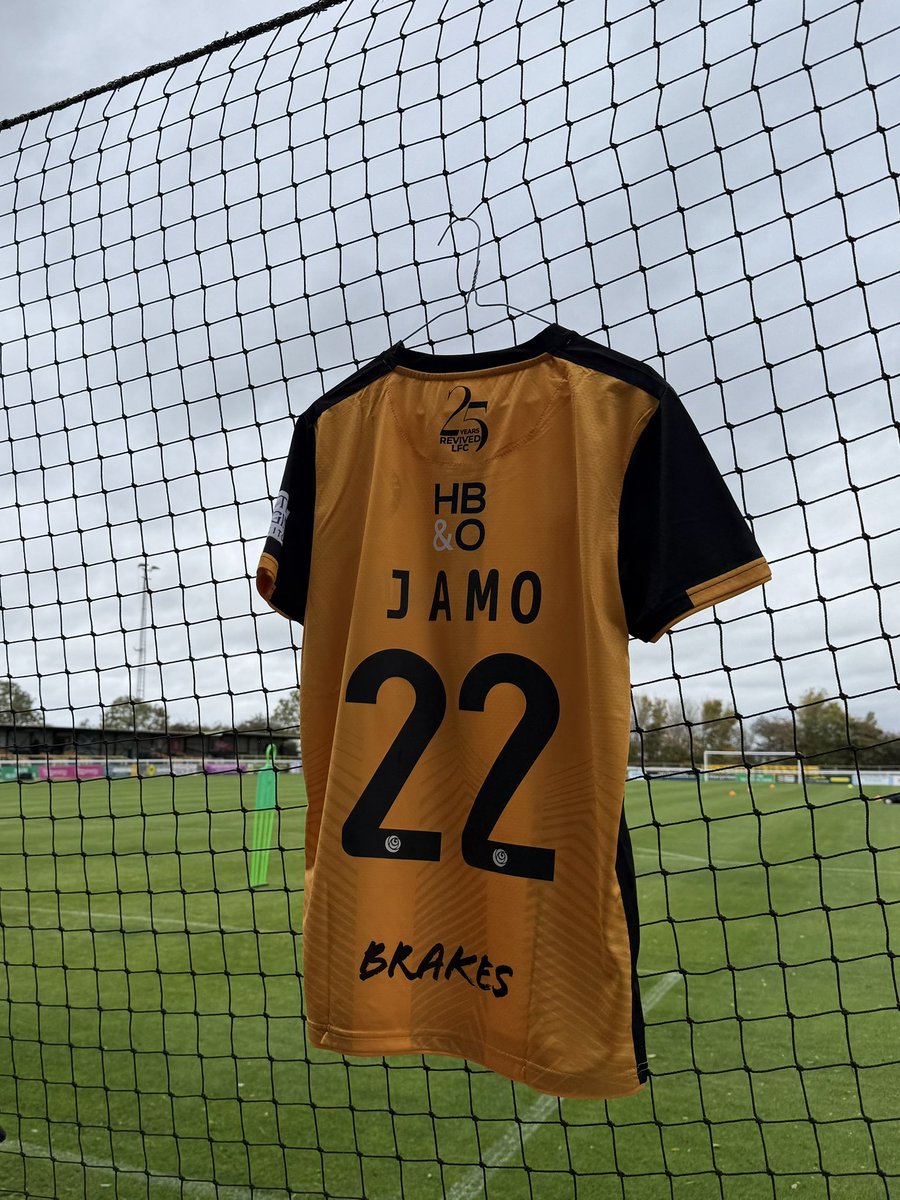LeamingtonFC's tweet image. 💛 Tomorrow is our first visit to Hereford since the passing of Bulls’ fan James Plumridge - Jamo.

We were honoured to present Bulls fans with a “JAMO 22” shirt at the reverse fixture earlier in the season.

The shirt is now hanging up in The Commercial, Jamo’s local.

If any