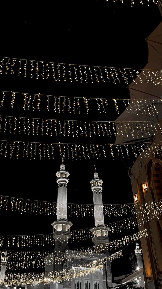 re52_r's tweet photo. بدت العشر الأواخر من رمضان 
اللهمّ بلغنا ليلة القدر وأجعلنا من عتقاء الشهر الفضيل وأجعلنا فيها من الفائزين المقبولين يارب❤️ https://t.co/KHkikNJTop