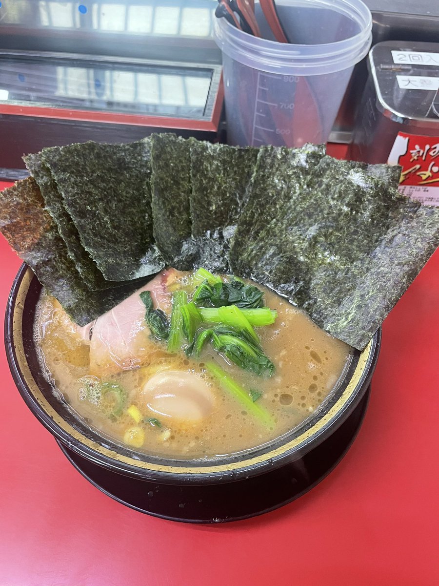 DankichiMen's tweet photo. 26-33
はじめ家
中盛ラーメンｶﾀﾒのり味付玉子
夕方の小腹を満たす🚗
ギュンギュンに味の乗ったスープは十分キレキレ😍後ろの学生3人は見事に早◯三段活用コールしてて「これが若さか…」と羨む
麺にノリを巻くことでしか得られない快感がある😤ノリこそ至高、そう言い訳して老いから逃げる🏃‍➡️ https://t.co/2WcBaToTMx