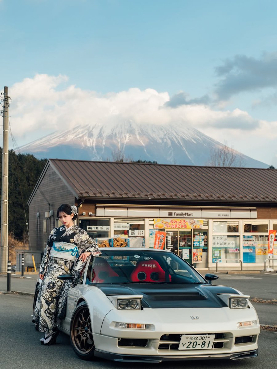 There are two things I love in this life:
1. Japanese cars 
2. Japanese girls