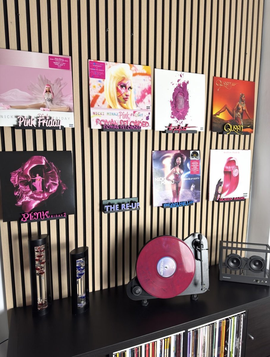 ScuderiaMinaj's tweet photo. why are these vinyl holders so cute?? kinda need them all 😍😩 https://t.co/GFdM0NOCAW