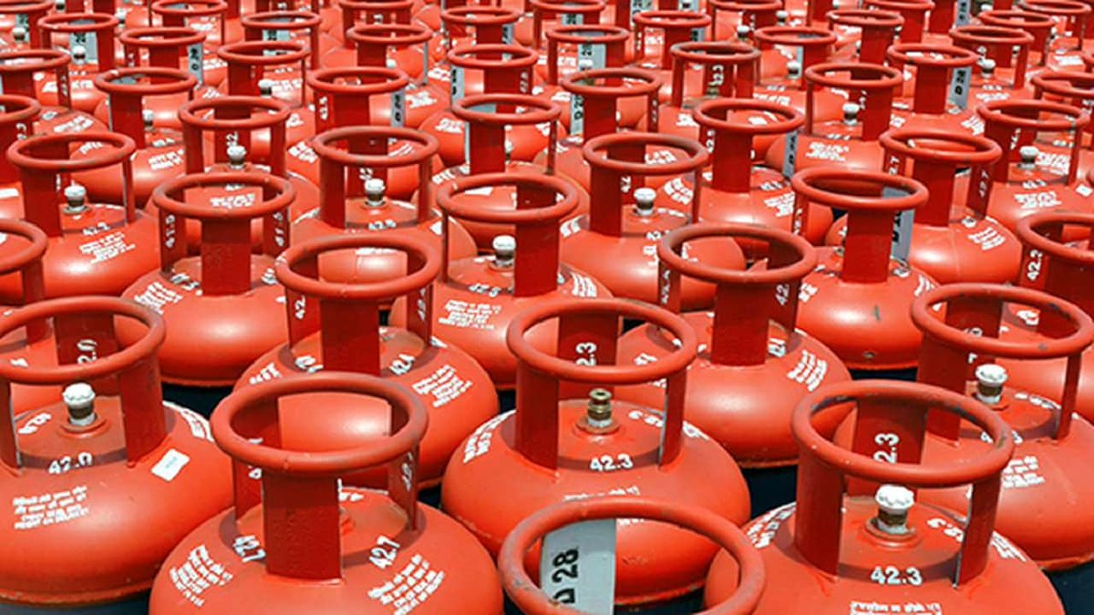 Priyaa_Purohit's tweet photo. 🚨 BREAKING : 

LPG cylinder scarcity is becoming serious issue in many parts of India. https://t.co/S6OxzZo4gr