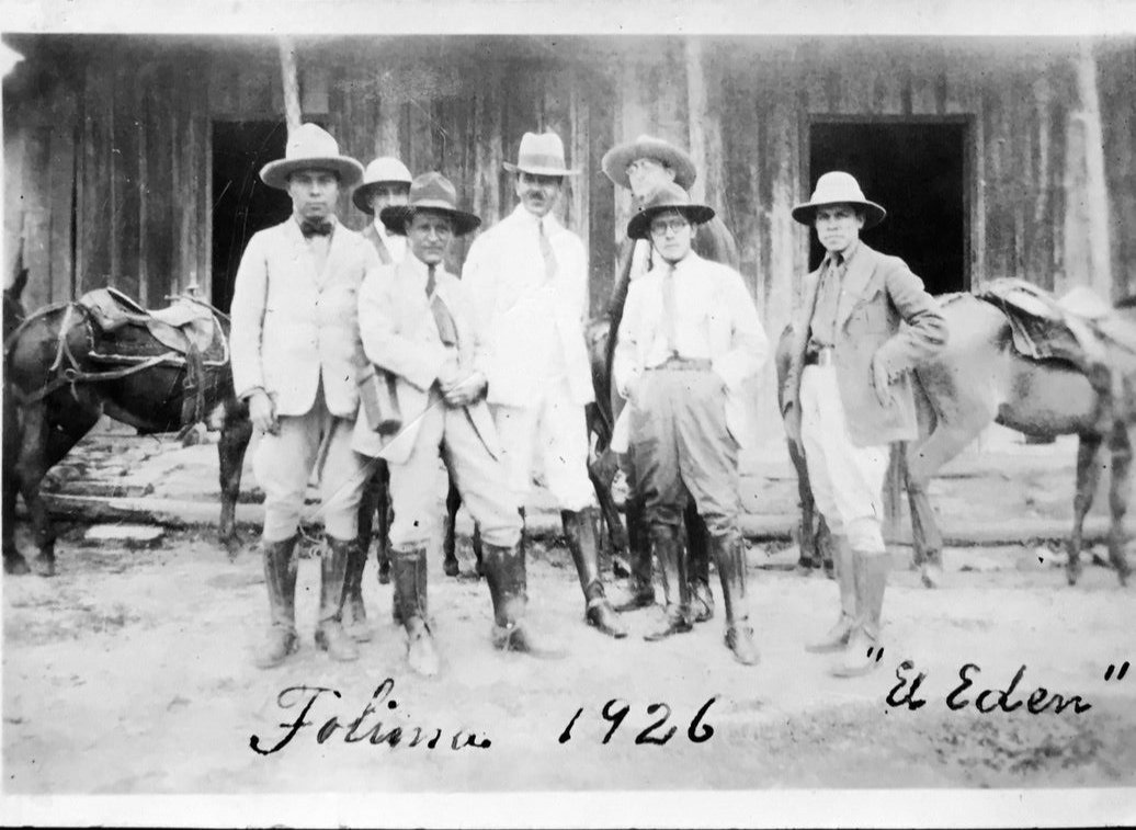 Tuve un abuelo que hoy hace 100 años ya se dedicaba s construir carreteras y vías férreas....

Me enorgullece !