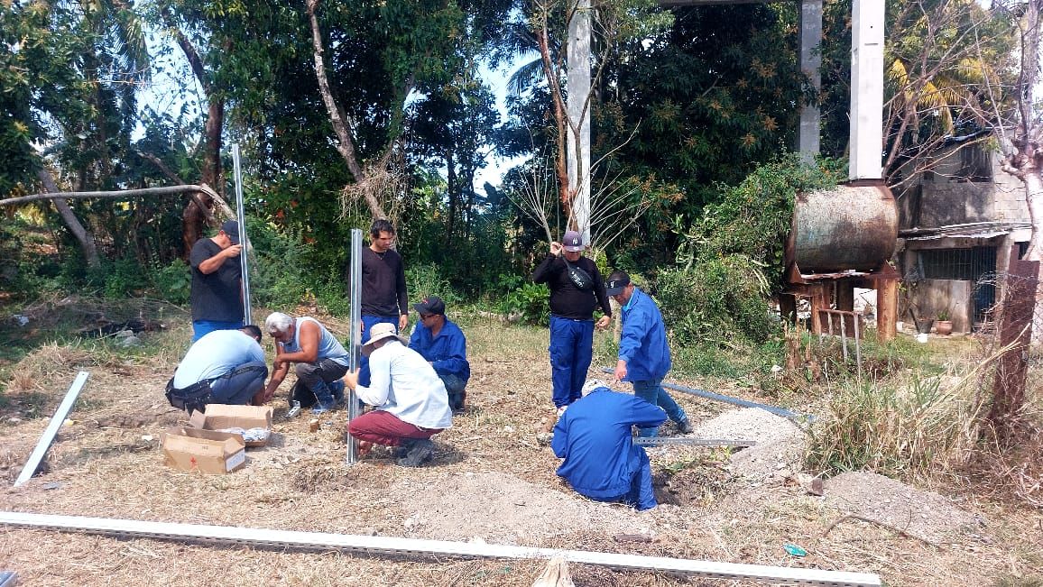 #Etecsa, redobla esfuerzos para garantizar que estés comunicado. Frente a la contingencia energética, lanzó un proyecto que incluye 45 sitios en la capital, aprovechando la energía solar como aliado clave.
✅ Ya son 8 los sitios operativos⚡💚 <a href="/irisduran71/">Iris Durán Fonseca</a> <a href="/yudithtoledo5/">yudithtoledo</a>