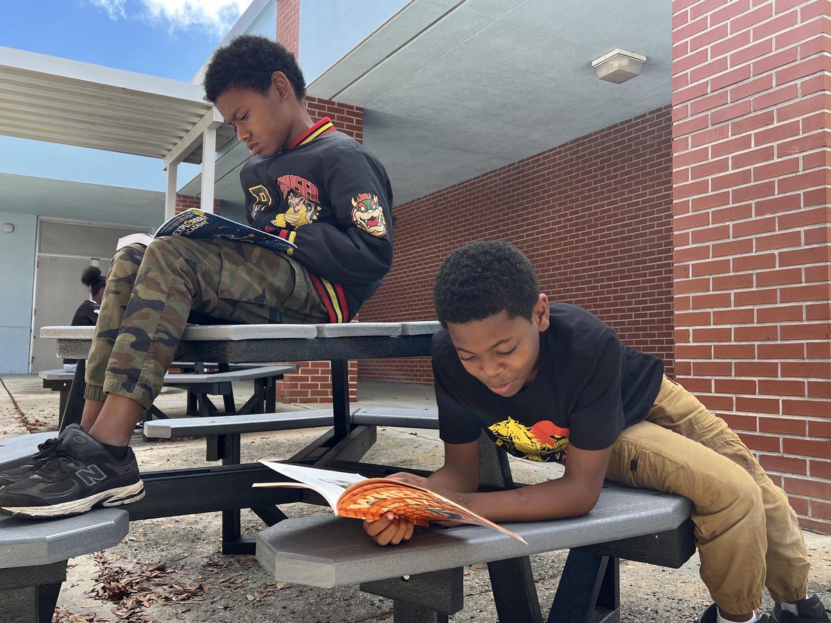 my_pcs's tweet image. Last week was #ReadAcrossAmericaWeek, and our schools did not disappoint! Students and staff joined in the fun with special guest readers, themed dress-up days, and lots of time spent enjoying great books. It was a week full of imagination, learning, and the joy of reading.