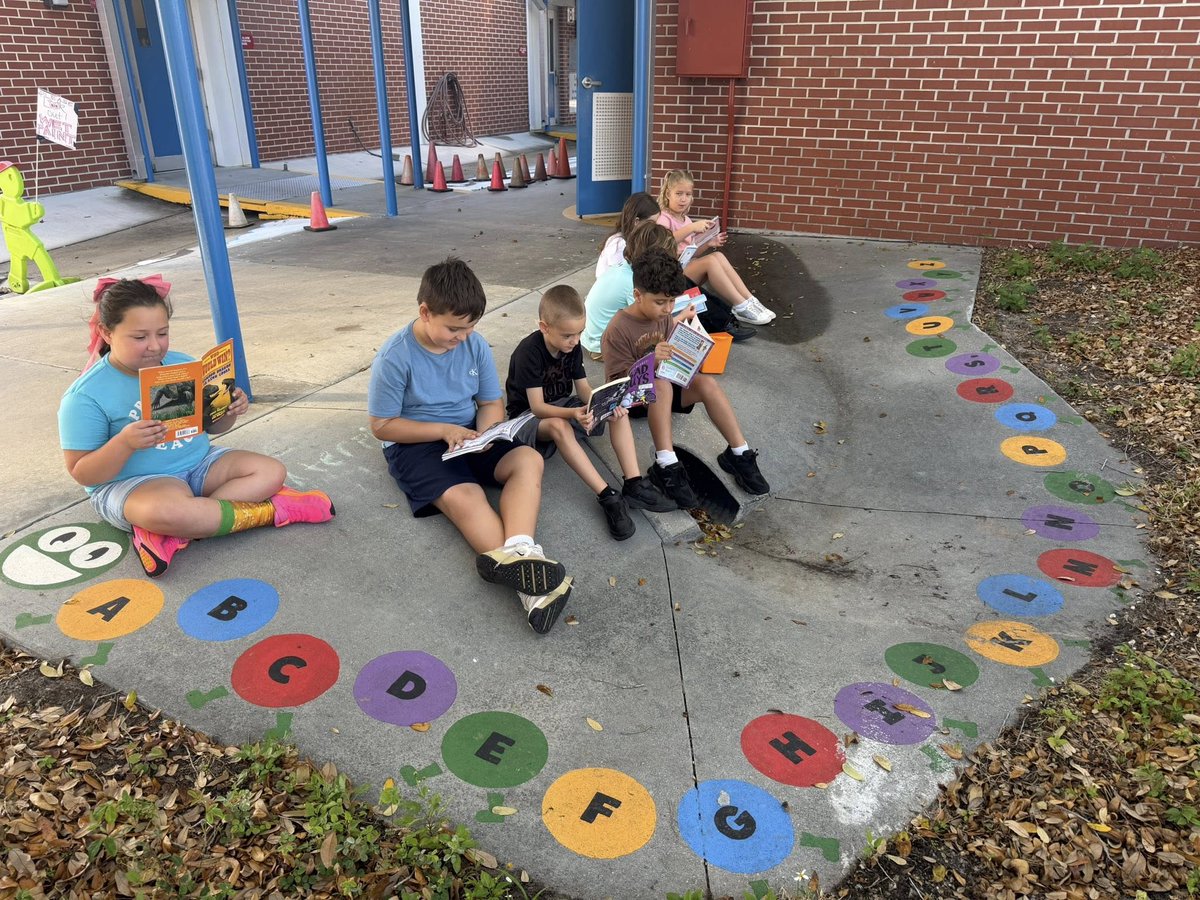 my_pcs's tweet image. Last week was #ReadAcrossAmericaWeek, and our schools did not disappoint! Students and staff joined in the fun with special guest readers, themed dress-up days, and lots of time spent enjoying great books. It was a week full of imagination, learning, and the joy of reading.
