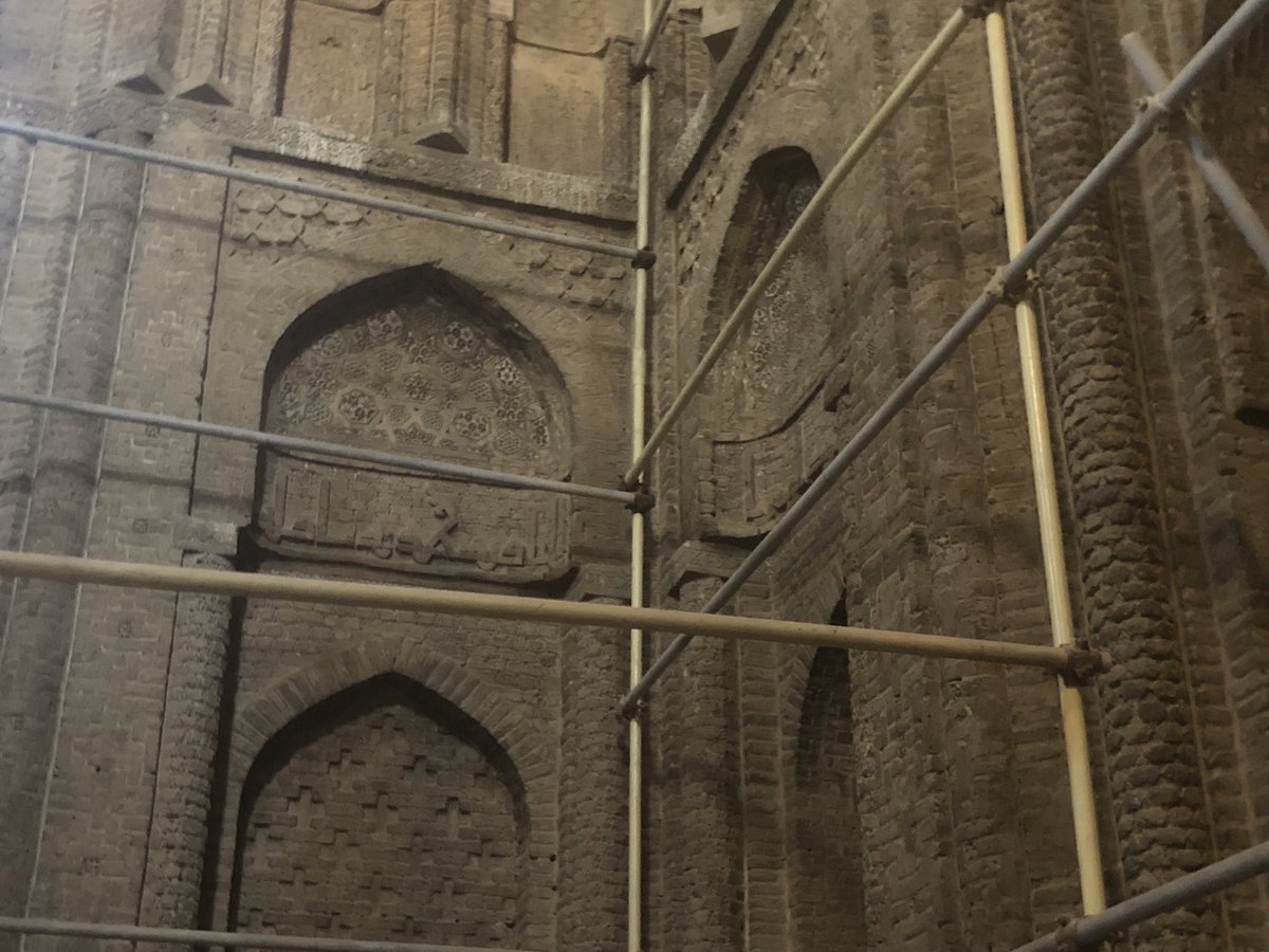 mufidyuksel's tweet photo. İran-İsfahan'ı hedef alan ABD/İsrail bombardımanlarında İsfahan'da Dünya Mirası Listesinde yer alan Selçuklu Veziri Nizamülmülk Kubbesi çöktü.  Bu yapı İsfahan'daki en önemli Selçuklu devri yapısıydı. Kubbede ünlü Vezir Nizamülmülk'ün Kuşak Kitabeleri duruyordu