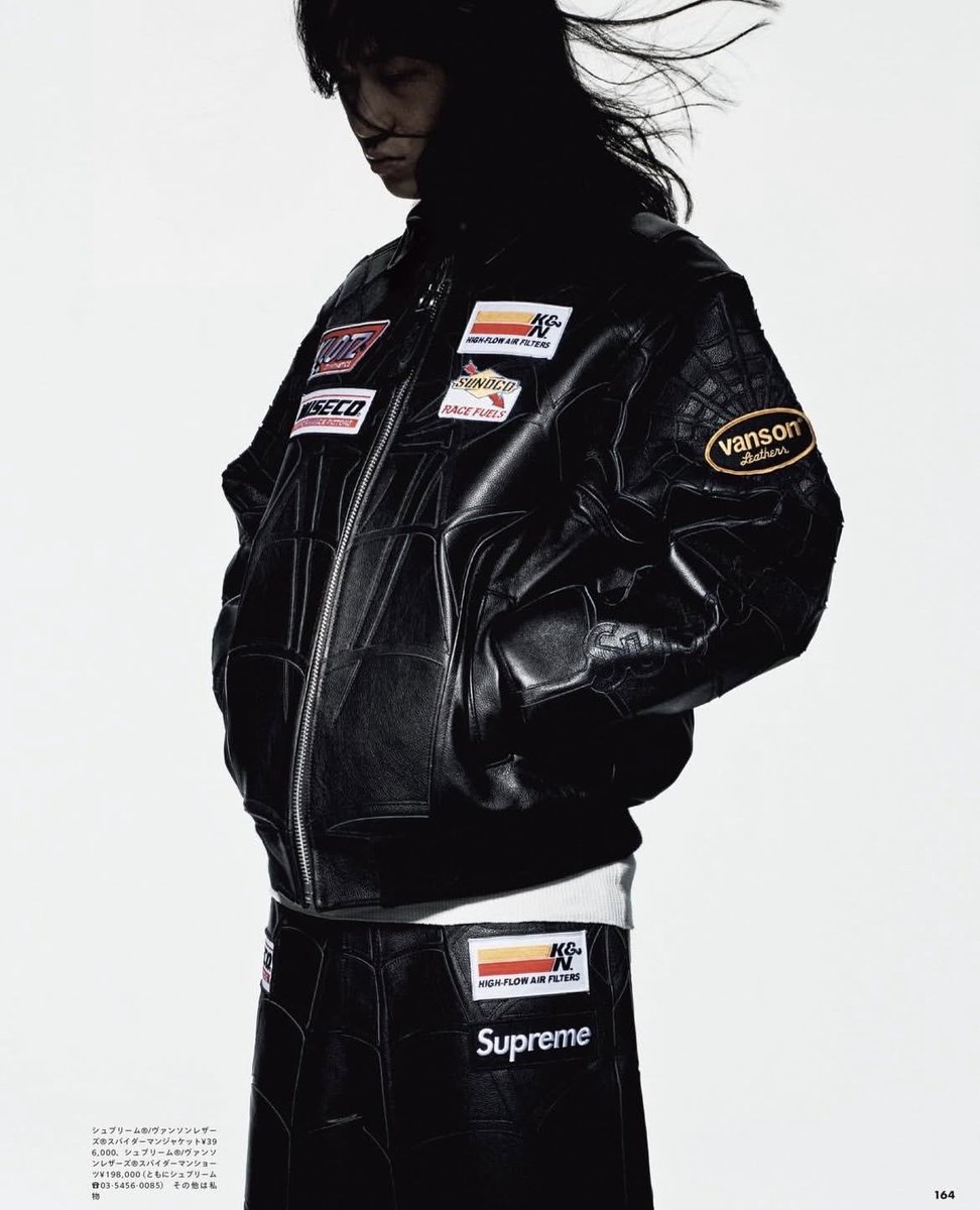 uppersnkrs's tweet photo. Nouvel aperçu de la veste Supreme x Spiderman "Black" 🕷️

📆 : sortie prévue prochainement

Elle est juste folle (et bien plus portable que l’autre mdr), vous en pensez quoi ? 🤔 https://t.co/5gqPvggsOL