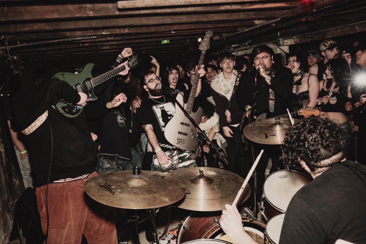 iwan the band tweet media