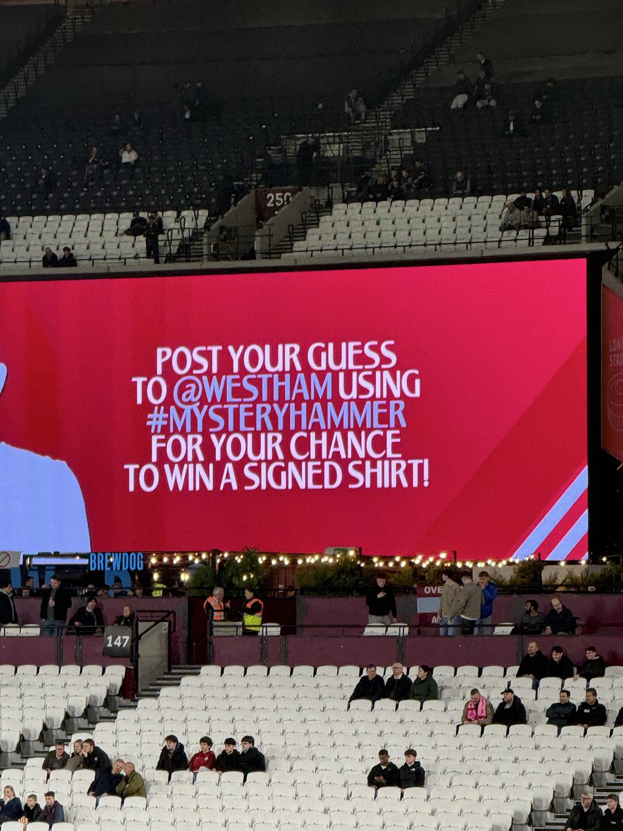 joannepooley's tweet photo. @WestHam #MysteryHammer Aaron Cresswell ⚒️⚒️⚒️ https://t.co/qDM7KM7Lth