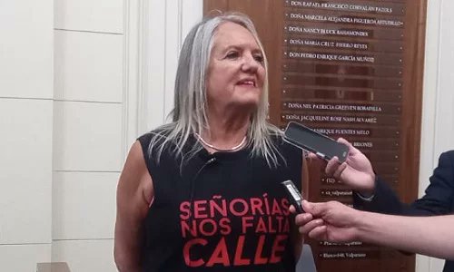 Con una polémica trayectoria, Silvana Donoso asumió la presidencia de la corte de apelaciones de Valpo. Fue ella quien liberó a 4 colombianos de una organización criminal y otorgó la libertad a Hugo Bustamante, asesino de Ámbar.

Así, que se puede esperar de la justicia chilena.