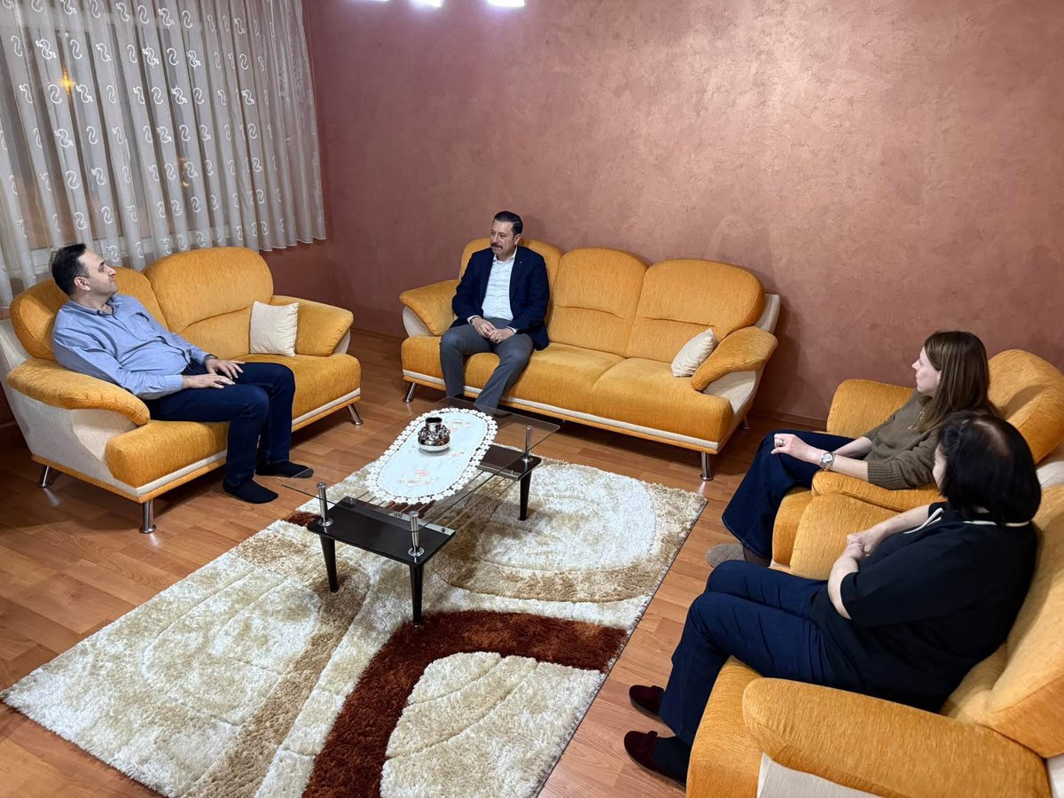 Gündeme Bakış Gazetesi İmtiyaz Sahibi, kıymetli dostumuz, kardeşimiz Onur Çakır'a, vefat eden değerli annesi Firuzan Çakır için taziye ziyaretinde bulunduk.

Merhumeye Cenab-ı Allah'tan rahmet; başta Onur kardeşimiz olmak üzere ailesine ve tüm sevenlerine sabır ve başsağlığı