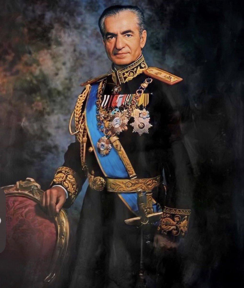 Demizrr's tweet photo. یه ایران چشم انتظار پسرته🤍✌🏻
#KingRezaPahlavi‌ https://t.co/8yNlywoLH7