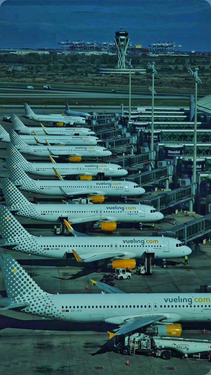 controladores's tweet photo. #Barcelona territorio Vueling https://t.co/ozJRx7IIgP