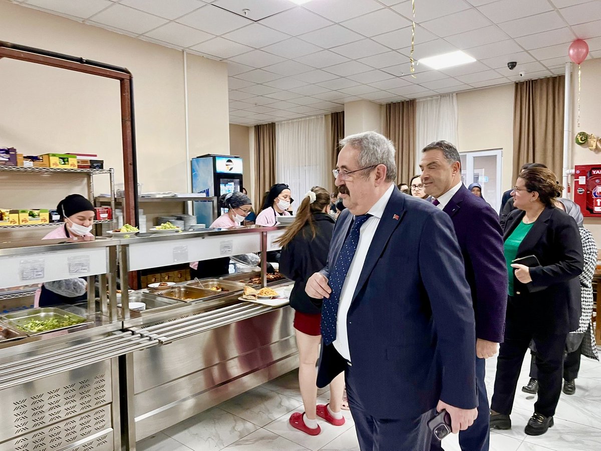 enesim55's tweet photo. Çarşamba Kaymakamımız, 
Mehmet Kamil Sağlam, eşi Semra Sağlam ve Kaymakam refiki  Ozan Onu Gsb yurdumuzda öğrencilerimizle iftar programında bir araya geldi. Öğrencilerimizle sohbet eden Kaymakamımız, öğrencilerimize 
eğitim hayatlarında başarı diledi.

#YurdumdaRamazan https://t.co/0YVODhddsg