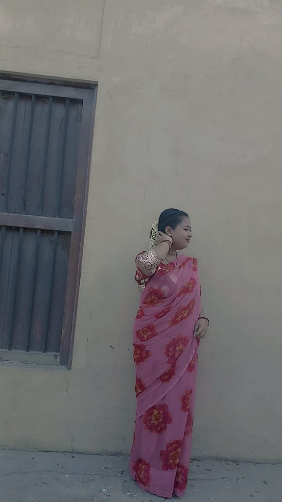rtarotcard's tweet photo. Flowers in my hair, joy in my heart....❤️🥰
#gajra #temple https://t.co/ACHtHN4Fef