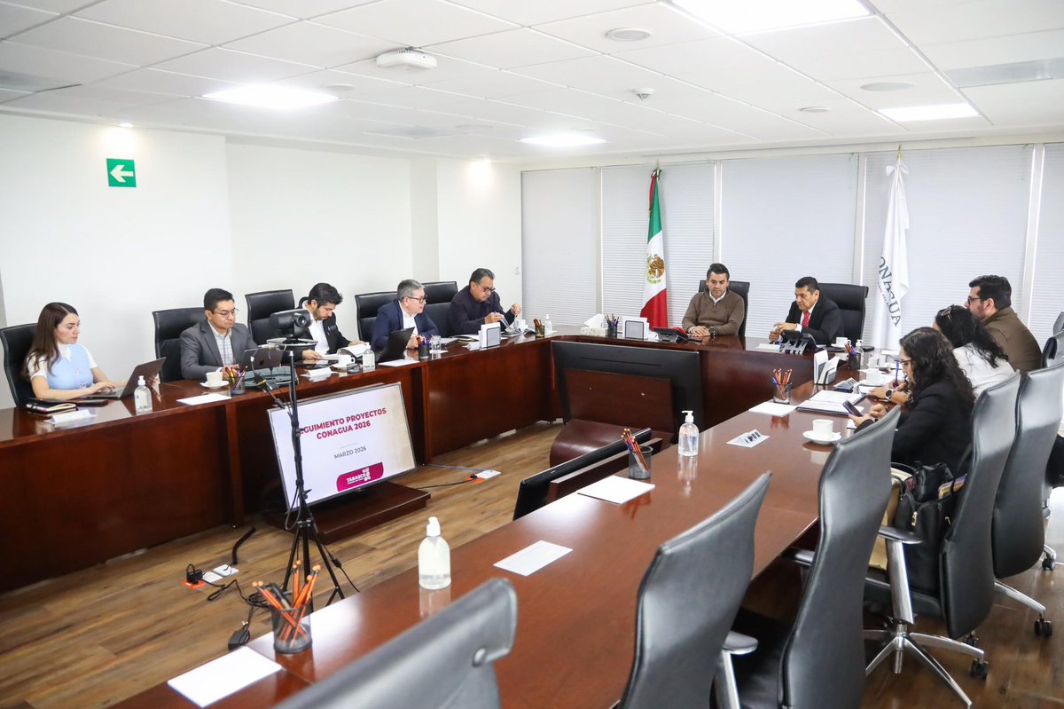 Efrainmoralesl's tweet photo. Hoy saludamos al gobernador @TabascoJavier y tuvimos una buena conversación. Acordamos seguir trabajando en equipo para impulsar los proyectos que ha instruido nuestra Presidenta @Claudiashein en beneficio de las y los tabasqueños. https://t.co/cGLebirou8
