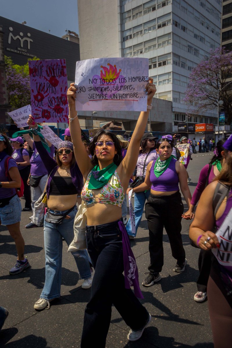 8 de marzo de 2026 #CDMX

Miles de mujeres tomaron Paseo de la Reforma y el Centro Histórico para recordar que en México la violencia de género no es una estadística abstracta, sino una herida abierta que se repite todos los días.

#8M2026 #DiaInternacionalDeLaMujer
#NiUnaMenos