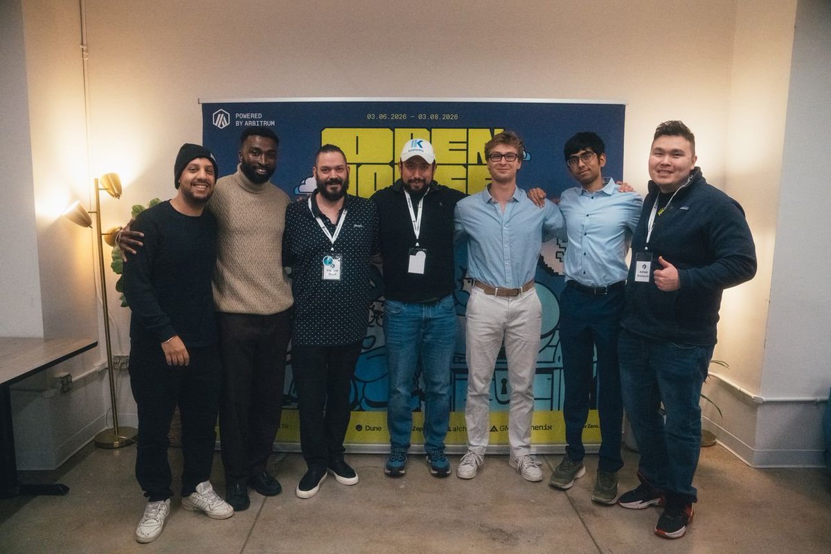 arbitrum's tweet photo. Our 2nd global builder program has wrapped up with Founder House NYC!

Over the last 3 days, 80+ teams came together to bring their ideas onchain on the Arbitrum Platform, competing for $340K in prizes and grants.

We saw incredible new primitives being built across AI, DeFi, RWAs, Consumer and more.

Now it’s time to announce the winners of Founder House NYC.

DRUM ROLL PLEASE. 🥁

🥇 @Kustodia_mx - Smart car management app
🥈 @laytusprotocol - Correlation-aware prediction market app
🥉 @EqualFiLabs - Onchain prime brokerage app