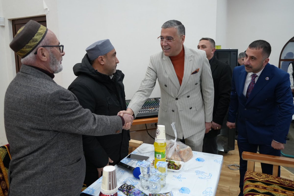 📍Akyurt

Dinlemedik dert, paylaşılmadık sorun kalmayacak…
Tasanı dinlemeye, kaygını anlamaya, sıkıntını paylaşmaya geliyoruz.

Geçmiş dönem Akyurt/Güzelhisar Mahalle Muhtarı Sn. Resul Kaya tarafından düzenlenen iftar programına; İl Başkanımız Sn. Alparslan Doğan, İl Yönetim