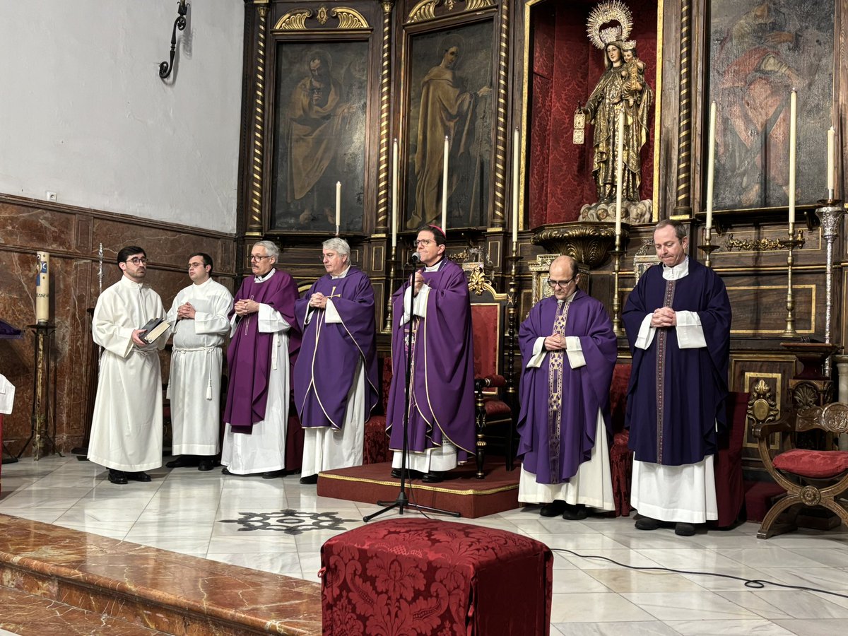 PSanRoqueSev's tweet photo. Misa de exequias por el eterno descanso de D. José Manuel Fernández Ramírez, quien fue sacristán de nuestra parroquia durante más de veinte años. Preside Mons. Valdivia, Obispo Auxiliar de @Archisevilla1. https://t.co/quCsFPn2Tk