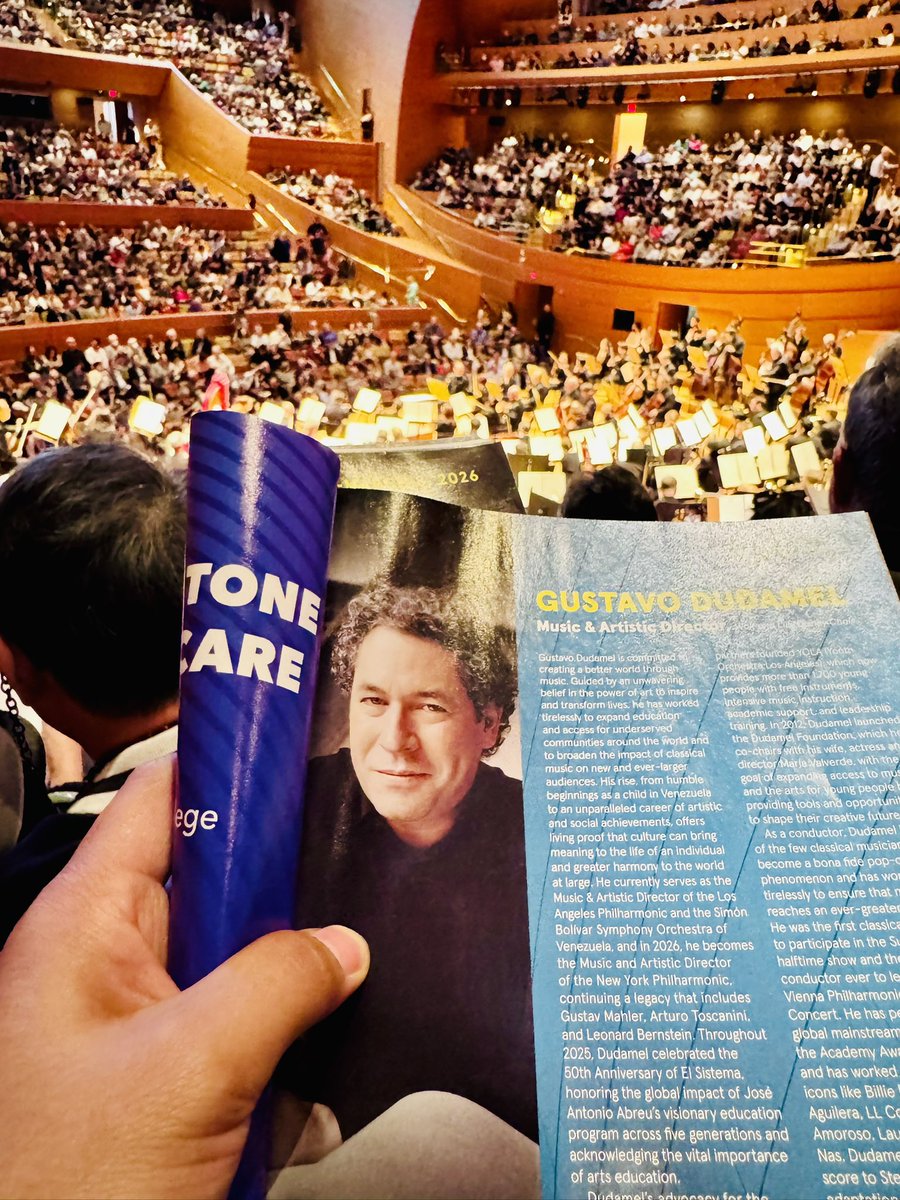 flaviopivaral's tweet photo. El privilegio de despedir a @GustavoDudamel este fin de semana. Beethoven &amp; Dante, con la @LAPhil. Tarde mágica 🎶🎻🎹🪉🎺 https://t.co/LjfEjb29Ch